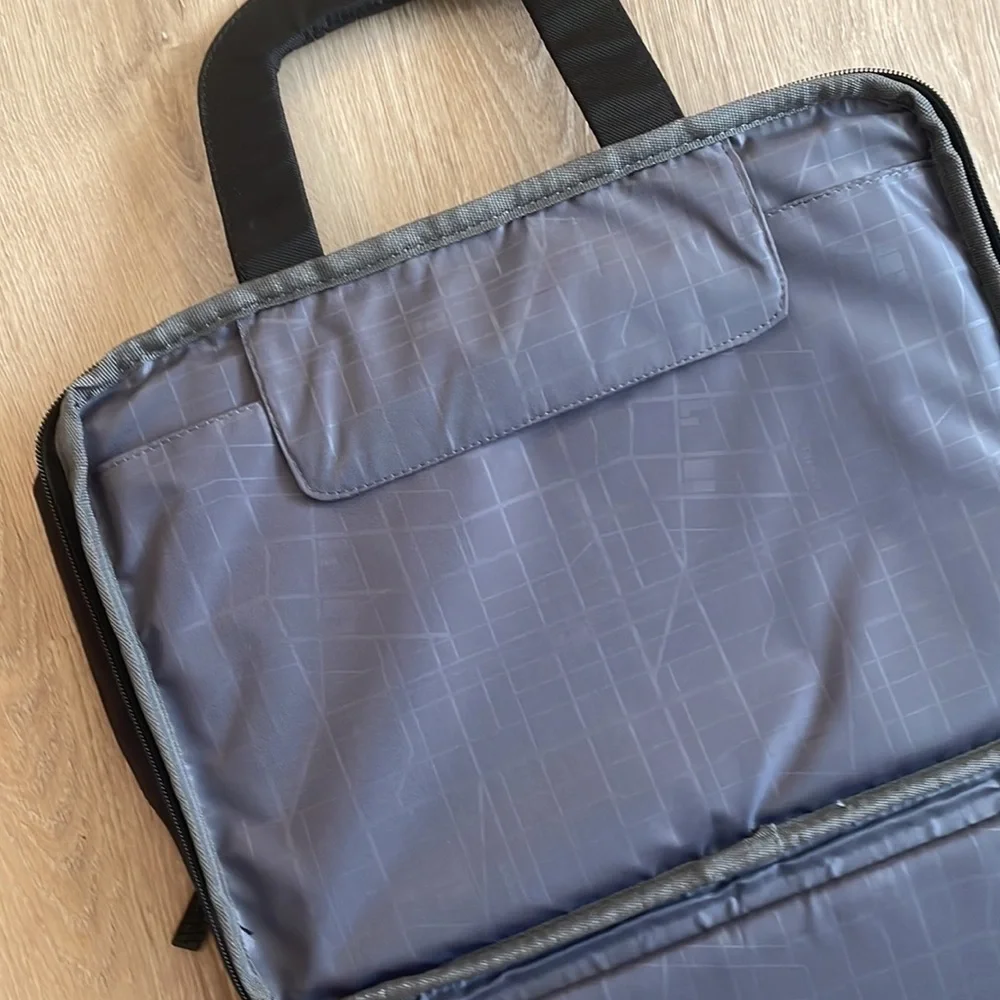 Targus laptop case / shoulder-strap bag